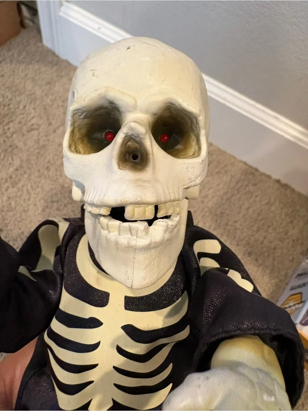 Gemmy Grave Raver Livin La Vida Loca animated dancing skeleton Sings/no movement